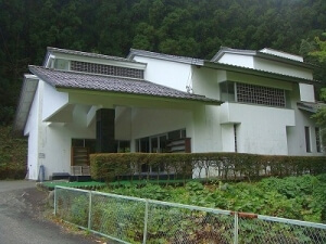 泉峰苑（旧 新治火葬場） 外観